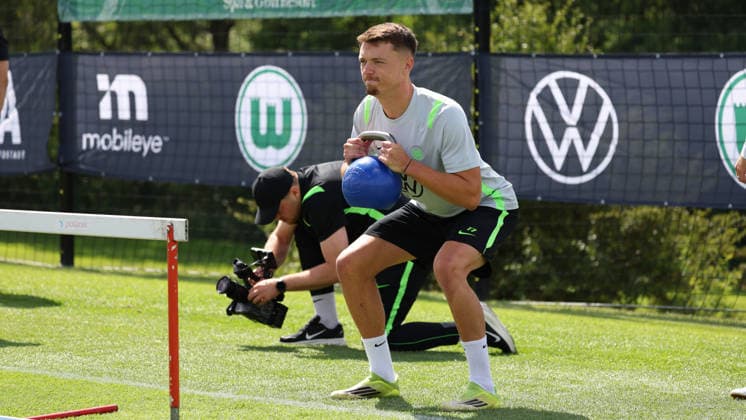 VfL Trainingslager, Weimarer Land Blankenhain, 21.07.2026, Fußball, Herren, Saison 2026 2027, 2. BL, VfL Wolfsburg, Sommer-Trainingslager: Tag 3., Dzenan Pejcinovic (VfL Wolfsburg) Weimarer Land, Thüringen Deutschland *** VfL Training Camp, Weimarer Land Blankenhain, July 21, 2026, Soccer, Men s, 2026–2027 Season, 2. Bundesliga, VfL Wolfsburg, Summer Training Camp Day 3, Dzenan Pejcinovic, VfL Wolfsburg, Weimarer Land, Thuringia, Germany