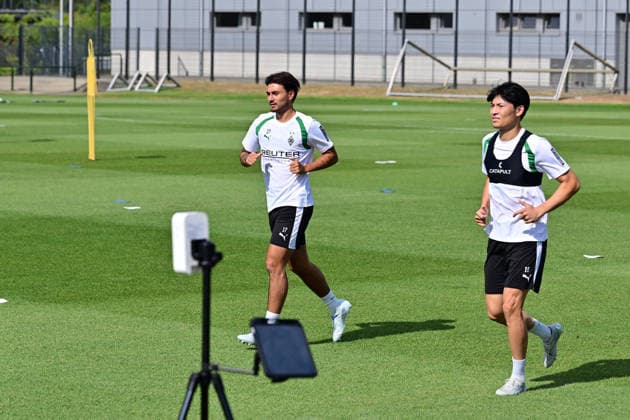 21.07.2026; Moenchengladbach; Fussball, Herren, Saison 2026 2027, Training Borussia Moenchengladbach Ausdauertest mit v. li. Jens Castrop (Gladbach), Shuto Machino (Gladbach) DFL regulations prohibit any use of photographs as image sequences and or quasi-video. ista-Borussia-Park NRW Deutschland *** July 21, 2026, Mönchengladbach Soccer, Men s, 2026–2027 season, Borussia Mönchengladbach training: endurance test with (from left) Jens Castrop (Gladbach) and Shuto Machino (Gladbach). DFL regulations prohibit any use of photographs as image sequences and or quasi-video content at Borussia Park, North Rhine-Westphalia, Germany