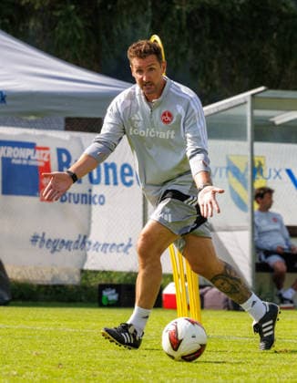 21.07.2026 - Fussball - 2. Fussball-Bundesliga - Saison 2026 2027 - 1. FC Nürnberg FCN Club - Trainingslager Sommer Sommertrainingslager Gais - Bruneck - Südtirol - Zink DaMa - xdaxmax - Miroslav Miro Klose ( Trainer 1. FC Nürnberg FCN ) zeigt an gestikuliert dirigiert gibt Anweisungen - läuft Aktiv neben Ball und gestikuliert *** July 21, 2026 Soccer 2 Soccer Bundesliga 2026–2027 Season 1. FC Nürnberg (FCN) Club Summer Training Camp Summer Training Camp in Gais, Bruneck, South Tyrol Zink DaMa xdaxmax Miroslav Miro Klose, Coach of 1. FC Nürnberg FCN points, gestures, directs, gives instructions, runs actively alongside the ball, and gestures