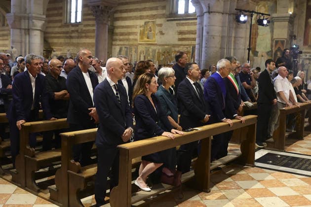 News - Funerali Osvaldo Bagnoli Il sindaco di Verona Damiano Tommasi, il Presidente della Provincia Pasini e alcuni assessori della ginta comunale di Veorna sssistono al funerale douring Funerali Osvaldo Bagnoli, Basilica di San Zeno Verona, Italy, on July 21, 2026. Verona Basilica di San Zeno Italy Copyright: xDavidexCasentinix xLiveMediax 0862306735st