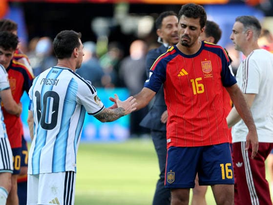 Spain v Argentina: Final - FIFA World Cup, WM, Weltmeisterschaft, Fussball 2026 Lionel Messi of Argentina shakes hands with Rodri of Spain after the FIFA World Cup 2026 Final match between Spain and Argentina at New York New Jersey Stadium on July 19, 2026 in East Rutherford, United States. East Rutherford New York New Jersey Stadium NJ United States Copyright: xAllstarxPicturexLibraryxLtdx