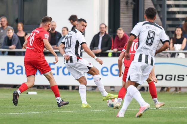 3. Liga; Toto-Pokal - VfB Forstinning - FC Ingolstadt 04; Ognjen Drakulic (30, FCI) Fredrik Carlsen (8, FCI) Zweikampf Kampf um den Ball Toto Pokal - FC Ingolstadt 04 VfB Forstinning Saison 2026 2027 *** 3rd Division Toto Cup: VfB Forstinning vs. FC Ingolstadt 04; Ognjen Drakulic 30, FCI Fredrik Carlsen 8; FCI: Battle for the Ball; Toto Cup: FC Ingolstadt 04 vs. VfB Forstinning; 2026–2027 Season