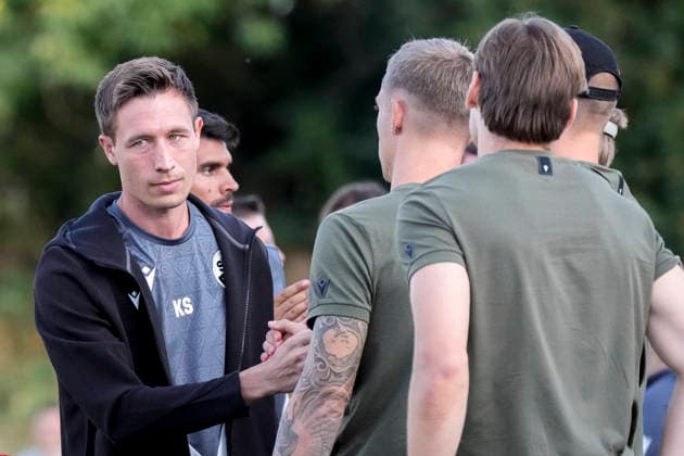 v.li.: Kevin Stotz (Trainer, Cheftrainer, SVS) und Spieler vom SV Sandhausen (SVS), Jubel nach dem Schlusspfiff, Freude über den Sieg, Sieger, Gewinner, jubelt, jubeln, fröhlich, positiv, freut sich, freuen, optimistisch, Highlight, Action, Aktion, 21.07.2026, Eppelheim (Deutschland), Fussball, Testspiel, ASV Eppelheim - SV Sandhausen *** From left: Kevin Stotz, coach, head coach, SVS, and player for SV Sandhausen SVS, Celebration after the final whistle, joy over the victory, winners, celebrating, cheerful, positive, happy, optimistic, highlight, action, July 21, 2026, Eppelheim, Germany, soccer, friendly match, ASV Eppelheim vs. SV Sandhausen xozx