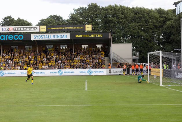SÖLVESBORG, SVERIGE 20260721 Lincoln Red Imps FC:s malvakt Jaylan Hankins räddar straff av Mjällby AIFs Ãki Samuelsen under tisdagens fotbollsmatch, andra kvalomgangen till Champions League, första mötet Mjällby AIF- Lincoln Red Imps FC, pa Strandvallen i Sölvesborg, Sverige, 21 juli 2026. SÖLVESBORG SVERIGE x10600x *** SÖLVESBORG, SWEDEN, July 21, 2026 — Lincoln Red Imps FC goalkeeper Jaylan Hankins saves a penalty kick by Mjällby AIF’s Åaki Samuelsen during Tuesday’s soccer match, the second qualifying round of the Champions League, the first leg between Mjällby AIF and Lincoln Red Imps FC, at Strandvallen in Sölvesborg, Sweden, July 21, 2026 SÖLVESBORG SWEDEN x10600x  Copyright: xTorstenxHillergren TTx CHAMPIONS LEAGUE KVAL MJÄLLBY-LINCOLN RED IMPS