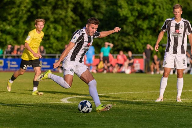 Schuss Sasa Maksimovic (VfR Aalen, 07) GER, VfR Aalen vs. SG Sonnenhof Grossaspach, Fussball, Freundschaftsspiel, Herren, 21.07.2026 GER, VfR Aalen vs. SG Sonnenhof Grossaspach, Fussball, Freundschaftsspiel, Herren, 21.07.2026 Aalen *** Shot by Sasa Maksimovic, VfR Aalen, July 7, Germany, VfR Aalen vs. SG Sonnenhof Grossaspach, Soccer, Friendly Match, Men s, July 21, 2026, Germany, VfR Aalen vs. SG Sonnenhof Grossaspach, soccer, friendly match, men s, July 21, 2026, Aalen Copyright: xEibner-Pressefoto GeraldxOelze-dexStoppanyx EP_ODS