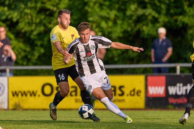 Zweikampf, Duell zwischen Marius Kunde (SG Sonnenhof Grossaspach, 16) und Sasa Maksimovic (VfR Aalen, 07) GER, VfR Aalen vs. SG Sonnenhof Grossaspach, Fussball, Freundschaftsspiel, Herren, 21.07.2026 GER, VfR Aalen vs. SG Sonnenhof Grossaspach, Fussball, Freundschaftsspiel, Herren, 21.07.2026 Aalen *** Head-to-head matchup between Marius Kunde (SG Sonnenhof Grossaspach, 16) and Sasa Maksimovic (VfR Aalen, 07 GER), VfR Aalen vs. SG Sonnenhof Grossaspach, soccer, friendly match, men s, July 21, 2026 GER, VfR Aalen vs. SG Sonnenhof Grossaspach, soccer, friendly match, men s, July 21, 2026 Aalen Copyright: xEibner-Pressefoto GeraldxOelze-dexStoppanyx EP_ODS