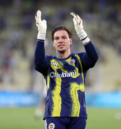 Fenerbahce v Gornik Zabrze - UEFA Champions League Second Qualifying Round ISTANBUL, TURKIYE - JULY 21: Fenerbahce s Ederson greets supporters before the UEFA Champions League second qualifying round first-leg match against Gornik Zabrze at Chobani Stadium in Istanbul, Turkiye, on July 21, 2026. Ali Atmaca Anadolu Istanbul Turkey. Editorial use only. Please get in touch for any other usage.  Copyright: x2026xAnadoluxAlixAtmacax