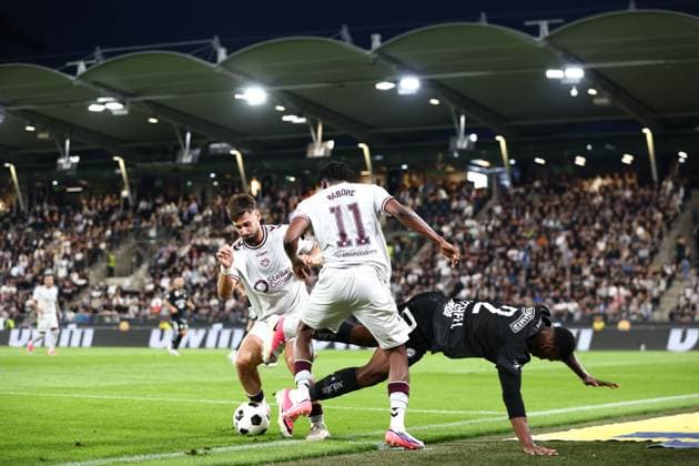 Alexandros Kyziridis of Heart of Midlothian and Pierre Landry Kabore of Heart of Midlothian challenge Jeyland Mitchell of SK Sturm Graz Sturm Graz v Heart of Midlothian, UEFA Champions League, 2nd Qualifying Round, 1st Leg, Football,Stadion Graz-Liebenau, Graz, Austria - 21 Jul 2026Graz Stadion Graz-Liebenau Austria  Copyright: xNikolaxKrstic Shutterstockx 16999234aw