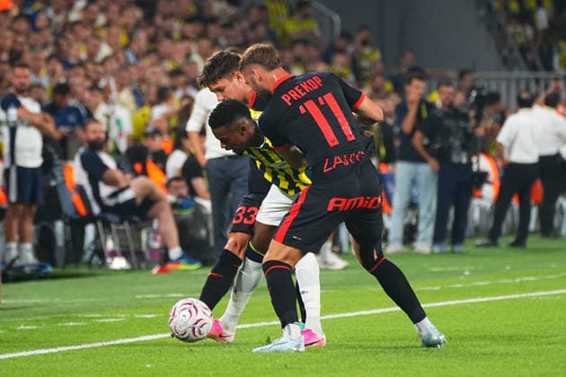 ISTANBUL, TURKEY - JULY 21: Nelson Semedo (27) of Fenerbahce and Erik Prekop (11) of Gornik Zabrze battle for the ball during the UEFA Champions League 2026 27 second qualifying round first leg match between Fenerbahce SK and Gornik Zabrze at Fenerbahce Chobani Stadium on July 21, 2026 in Istanbul, Turkey. Istanbul Chobani Stadium Turkey Copyright: xSeskimPhotox FBahce-GZabrze (23)