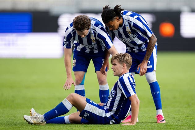 260721 Felix Eriksson of IFK Göteborg looks dejected after an injury with team mates Kolbeinn Thordarson and Sebastian Clemmensen during the UEFA Conference League qualification match between IFK Göteborg and Tallinna FCI Levadia on July 21, 2026 in Göteborg. Photo: Michael Erichsen BILDBYRAN COP 89 MI1000 bbeng conference league football fotball fotboll ifk göteborg kval qualification qualifying round soccer tallinna fci levadia uefa conference league depp *** July 21, 2026: Felix Eriksson of IFK Göteborg looks dejected after suffering an injury alongside teammates Kolbeinn Thordarson and Sebastian Clemmensen during the UEFA Conference League qualifying match between IFK Göteborg and Tallinna FCI Levadia on July 21, 2026 in Gothenburg. Photo by Michael Erichsen. BILDBYRAN COP 89 MI1000 bbeng conference league football soccer IFK Göteborg qualifiers qualification qualifying round Tallinna FCI Levadia UEFA Conference League depp  Copyright: MICHAELxERICHSEN BB260721MI064