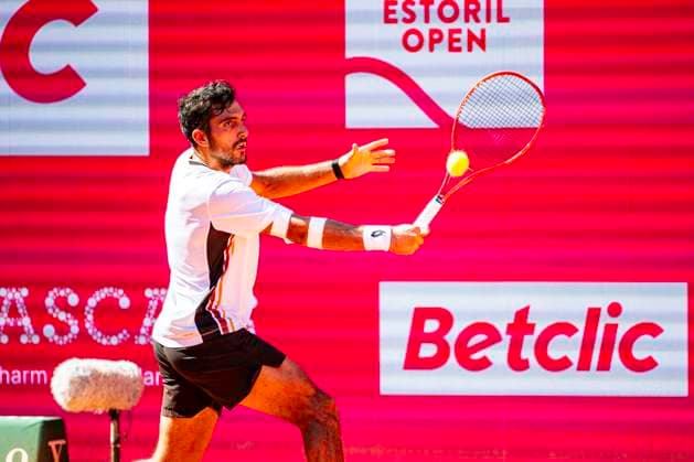 July 21, 2026, Cascais, Lisbon, Portugal: Roman Andres Burruchaga during the qualifying round of the Millennium Estoril Open at the Estoril Tennis Club on july 21, 2026 in Estoril, Cascais, Portugal. Cascais Portugal - ZUMAr200 20260721_zsp_r200_041 Copyright: xNunoxReisinhox