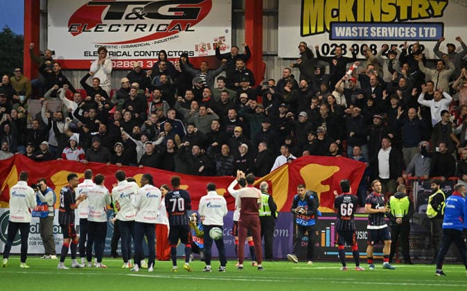 UEFA Champions League Second Qualifying Round First Leg, Inver Park, Belfast, Northern Ireland 21 7 2026 Larne vs Crvena Zvezda Crvena Zvezda™s players celebrate with their fans after the match Crvena Zvezda™s players celebrate with their fans after the match 21 7 2026  Copyright: xx Larne v Crvena Zvezda-054