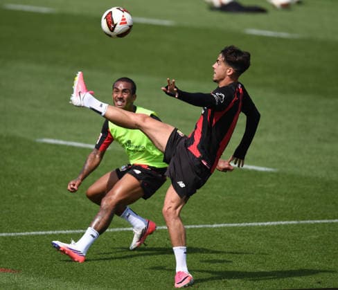 21.07.2026, xophax, Fussball 1.Bundesliga, Bayer 04 Leverkusen . Öffentliches Training . BayArena . Arthur , links und Afonso Moreira , rechts (beide Bayer 04 ) Leverkusen *** July 21, 2026, xophax, Soccer, Bundesliga 1, Bayer 04 Leverkusen, Open Practice at BayArena: Arthur (left) and Afonso Moreira (right), both of Bayer 04 Leverkusen