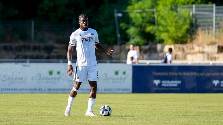Kwabe Schulz (SVS, 2), am Ball, Freisteller, Ganzkörper, Einzelbild, Einzelfoto, Aktion, Action, 21.07.2026, Eppelheim (Deutschland), Fussball, Testspiel, ASV Eppelheim - SV Sandhausen, 21.07.2026, Eppelheim (Deutschland), Fussball, Testspiel, ASV Eppelheim - SV Sandhausen, DFB DFL REGULATIONS PROHIBIT ANY USE OF PHOTOGRAPHS AS IMAGE SEQUENCES AND OR QUASI-VIDEO. *** Kwabe Schulz SVS, 2, on the ball, isolated figure, full-body shot, single frame, single photo, action, 21 07 2026, Eppelheim, Germany, soccer, friendly match, ASV Eppelheim vs. SV Sandhausen, July 21, 2026, Eppelheim, Germany, soccer, friendly match, ASV Eppelheim vs. SV Sandhausen, DFB and DFL regulations prohibit any use of photographs as image sequences and or quasi-video xozx