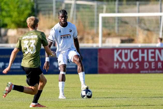v.li.: Til Hartmann (ASV, 33), Kwabe Schulz (SVS, 2), Zweikampf, Spielszene, Duell, duel, tackle, tackling, Dynamik, Action, Aktion, 21.07.2026, Eppelheim (Deutschland), Fussball, Testspiel, ASV Eppelheim - SV Sandhausen, 21.07.2026, Eppelheim (Deutschland), Fussball, Testspiel, ASV Eppelheim - SV Sandhausen, DFB DFL REGULATIONS PROHIBIT ANY USE OF PHOTOGRAPHS AS IMAGE SEQUENCES AND OR QUASI-VIDEO. *** From left: Til Hartmann (ASV), 33, Kwabe Schulz (SVS), 2, tackle, game scene, duel, tackle, tackling, dynamism, action, 07 21 2026, Eppelheim, Germany, soccer, friendly match, ASV Eppelheim vs. SV Sandhausen, July 21, 2026, Eppelheim, Germany, soccer, friendly match, ASV Eppelheim vs. SV Sandhausen, DFB and DFL regulations prohibit any use of photographs as image sequences and or quasi-video xozx