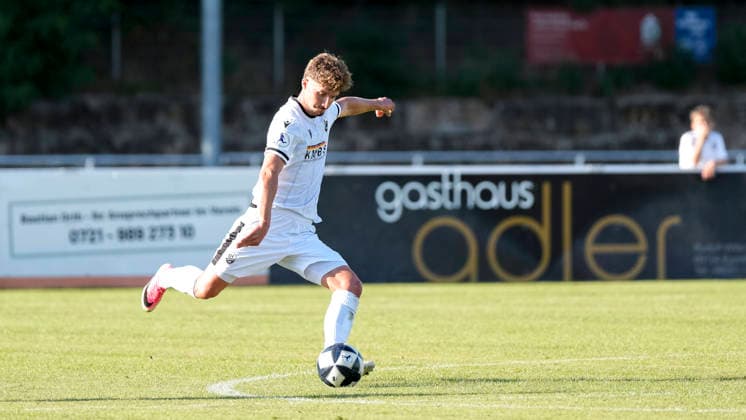 Niklas Tarnat (SVS, 6), am Ball, Freisteller, Ganzkörper, Einzelbild, Einzelfoto, Aktion, Action, 21.07.2026, Eppelheim (Deutschland), Fussball, Testspiel, ASV Eppelheim - SV Sandhausen, 21.07.2026, Eppelheim (Deutschland), Fussball, Testspiel, ASV Eppelheim - SV Sandhausen, DFB DFL REGULATIONS PROHIBIT ANY USE OF PHOTOGRAPHS AS IMAGE SEQUENCES AND OR QUASI-VIDEO. *** Niklas Tarnat SVS, 6, on the ball, isolated figure, full-body shot, single frame, single photo, action, 21 July 2026, Eppelheim, Germany, soccer, friendly match, ASV Eppelheim vs. SV Sandhausen, July 21, 2026, Eppelheim, Germany, soccer, friendly match, ASV Eppelheim vs. SV Sandhausen, DFB and DFL regulations prohibit any use of photographs as image sequences and or quasi-video xozx