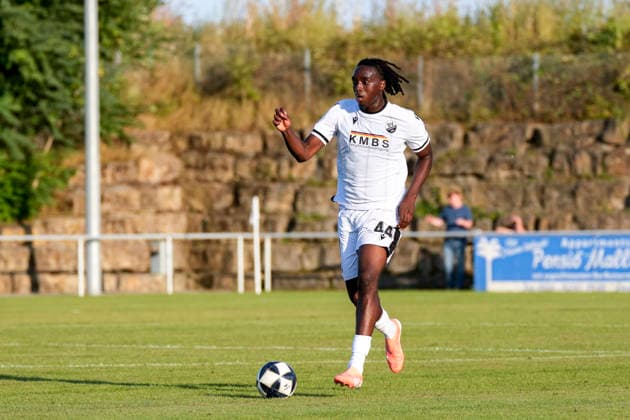 Gaoussou Dabo (SVS, 44), am Ball, Freisteller, Ganzkörper, Einzelbild, Einzelfoto, Aktion, Action, 21.07.2026, Eppelheim (Deutschland), Fussball, Testspiel, ASV Eppelheim - SV Sandhausen, 21.07.2026, Eppelheim (Deutschland), Fussball, Testspiel, ASV Eppelheim - SV Sandhausen, DFB DFL REGULATIONS PROHIBIT ANY USE OF PHOTOGRAPHS AS IMAGE SEQUENCES AND OR QUASI-VIDEO. *** Gaoussou Dabo SVS, 44, with the ball, isolated figure, full-body shot, single frame, single photo, action, 21 07 2026, Eppelheim, Germany, soccer, friendly match, ASV Eppelheim vs. SV Sandhausen, July 21, 2026, Eppelheim, Germany, soccer, exhibition match, ASV Eppelheim vs. SV Sandhausen, DFB and DFL regulations prohibit any use of photographs as image sequences and or quasi-video xozx