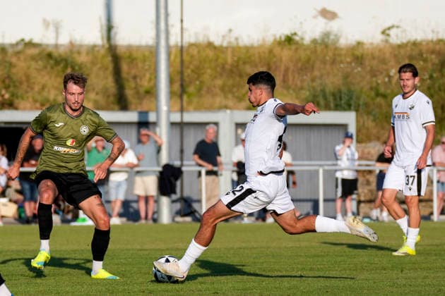 Imad Jaadar (SVS, 42) beim Torschuss, Schuss aufs Tor, Torchance, Chance, 21.07.2026, Eppelheim (Deutschland), Fussball, Testspiel, ASV Eppelheim - SV Sandhausen, 21.07.2026, Eppelheim (Deutschland), Fussball, Testspiel, ASV Eppelheim - SV Sandhausen, DFB DFL REGULATIONS PROHIBIT ANY USE OF PHOTOGRAPHS AS IMAGE SEQUENCES AND OR QUASI-VIDEO. *** Imad Jaadar SVS, 42, taking a shot on goal, shot on goal, scoring opportunity, chance, July 21, 2026, Eppelheim, Germany, soccer, friendly match, ASV Eppelheim vs. SV Sandhausen, July 21, 2026, Eppelheim, Germany, soccer, friendly match, ASV Eppelheim vs. SV Sandhausen, DFB and DFL regulations prohibit any use of photographs as image sequences and or quasi-video xozx