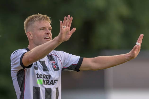 Forstinning, Deutschland 21. Juli 2026: Toto-Pokal - Bayerischer Landespokal - 2026 2027 - 1. Hauptrunde - VfB Forstinning gegen FC Ingolstadt 04 Im Bild: Lars Lokotsch (FCI) gestikuliert auf dem Spielfeld. Sportpark Bayern *** Forstinning, Germany, July 21, 2026 Toto Cup Bavarian State Cup 2026–2027, First Round: VfB Forstinning vs. FC Ingolstadt 04. Pictured: Lars Lokotsch of FCI gesturing on the field at Sportpark Bayern. Copyright: xFotostandx xSchäferx