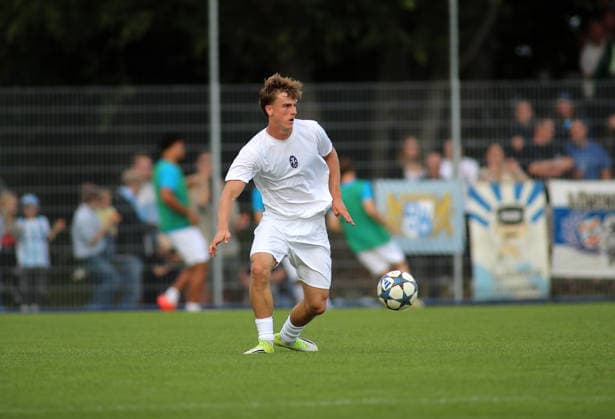 Fussball, Herren, Saison 2026 2027, SV Eintracht Berglern - TSV 1860 München, Toto-Pokal Julian Bell (TSV 1860 München) mit Ball *** Soccer, Men s, 2026–2027 Season, SV Eintracht Berglern vs. TSV 1860 Munich, Toto Cup: Julian Bell of TSV 1860 Munich with the ball