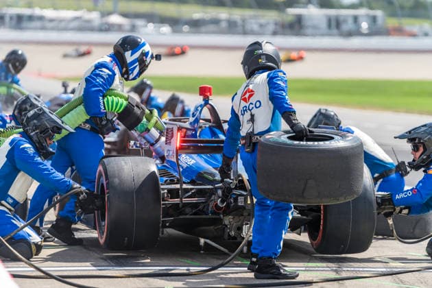 July 20, 2026, Lebanon, Tennessee, USA: IndyCar, Indy Car, IRL, USA SERIES driver, RINUS VEEKAY (76) (NLD) of Hoofddorp, Netherlands, brings his car in for service during the Music City Grand Prix at Nashville Superspeedway in LEBANON Tennessee. Lebanon USA - ZUMAa161 20260720_aaa_a161_007 Copyright: xWalterxG.xArcexSr.x