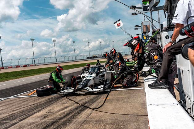 July 20, 2026, Lebanon, Tennessee, USA: IndyCar, Indy Car, IRL, USA SERIES driver, LOUIS FOSTER (45) (ENG) of Odiham, England, brings his car in for service during the Music City Grand Prix at Nashville Superspeedway in LEBANON Tennessee. Lebanon USA - ZUMAa161 20260720_aaa_a161_020 Copyright: xWalterxG.xArcexSr.x