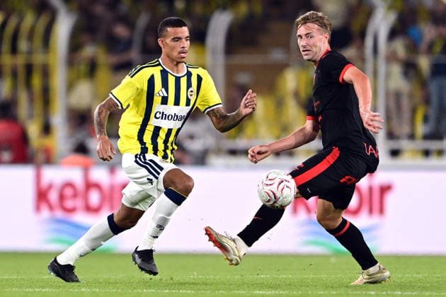 Fenerbahce v Gornik Zabrze - UEFA Champions League Second Qualifying Round ISTANBUL, TURKIYE - JULY 21: Fenerbahce s Mason Greenwood (L) in action during the UEFA Champions League second qualifying round first-leg match at Chobani Stadium in Istanbul, Turkiye, on July 21, 2026. Serhat Cagdas Anadolu Istanbul Turkey. Editorial use only. Please get in touch for any other usage.  Copyright: x2026xAnadoluxSerhatxCagdasx