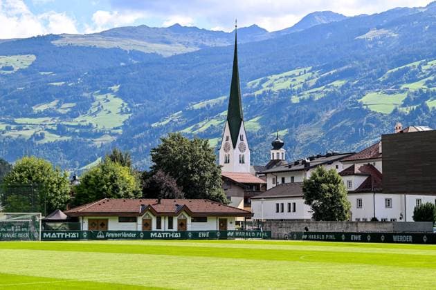 22.07.2026, AUT, Fußball, Herren, 1. Bundesliga, Trainingslager, Saison 2026 2027, Zell am Ziller, SV Werder Bremen der Rasen im Parkstadion erwartet die Spieler zum Vormittagstraining Zell am Ziller Parkstadion Tirol Österreich *** July 22, 2026, Austria, Soccer, Men s, 1. Bundesliga, Training Camp, 2026–2027 Season, Zell am Ziller, SV Werder Bremen: The field at the Parkstadion awaits the players for their morning practice. Zell am Ziller Parkstadion, Tyrol, Austria Copyright: xNordphotox xHafnerx