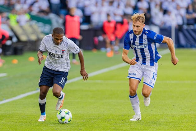 Aarhus GF v Lech Poznan, UEFA Champions League qualification, Randers, Denmark Randers, Denmark. 21st, July 2026. Gift Links (11) of Aarhus GF and Michal Gurgul (15) of Lech Poznan seen during the UEFA Champions League qualification match between Aarhus GF F and Lech Poznan at Randers Stadion in Randers. Denmark, Randers  Copyright: xGonzalesxPhoto RasmusxJensenx