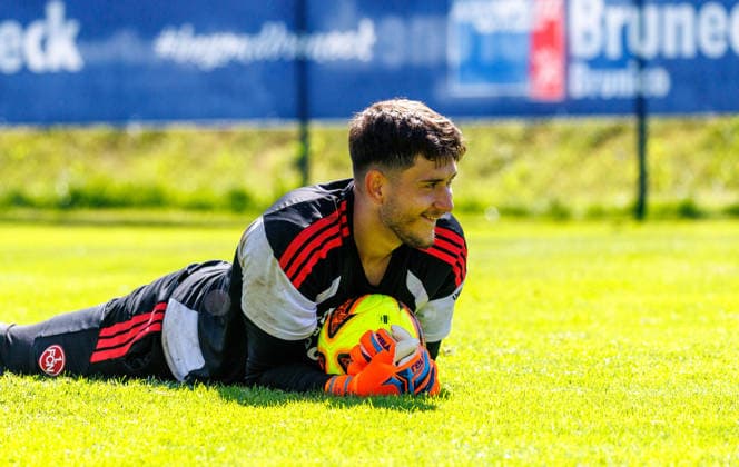 22.07.2026 - Fussball - 2. Fussball-Bundesliga - Saison 2026 2027 - 1. FC Nürnberg FCN Club - Trainingslager Sommer Sommertrainingslager Gais - Bruneck - Südtirol - Zink DaMa - xdaxmax - Robin Lisewski (13, 1. FC Nürnberg FCN ) lacht Lachen freut sich Freude *** July 22, 2026 Soccer 2 Bundesliga 2026–2027 Season 1 FC Nuremberg (FCN) Club Summer Training Camp Summer Training Camp in Gais, Brunico, South Tyrol Zink DaMa xdaxmax Robin Lisewski 13, 1 FC Nuremberg FCN laughs, is happy, feels joy