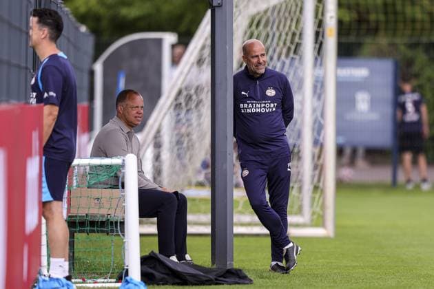 MARIENFELD , 22-07-2026 , trainingsfield Hotel-Residence Klosterpforte , season 2026 2027 , Dutch pre-season football , training PSV , picture shows Earnest Stewart and PSV trainer coach Peter Bosz PSV training camp 22-07-2026  x205149612x Copyright: