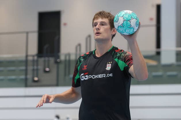 22.07.2026, xtgx, Handball, Opel HBL, SC Magdeburg Auftakttraining v.l. Bennet Wiegert (Magdeburg, Trainer) Magdeburg *** July 22, 2026, xtgx, Handball, Opel HBL, SC Magdeburg s first training session, photo by Bennet Wiegert, Magdeburg, Magdeburg coach