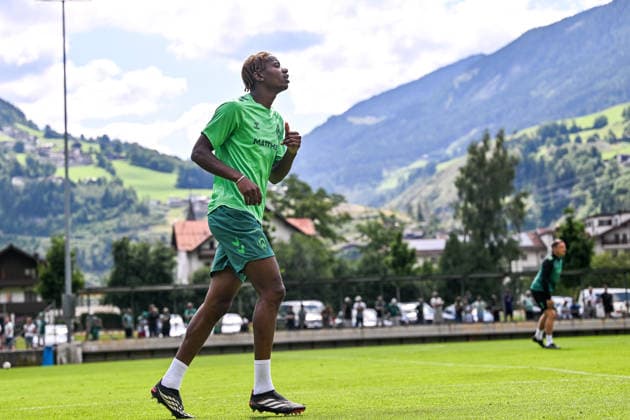 22.07.2026, AUT, Fußball, Herren, 1. Bundesliga, Trainingslager, Saison 2026 2027, Zell am Ziller, SV Werder Bremen Skelly Alvero (Werder Bremen, 28) ist nachgereist, Individualtraining an seinem ersten Trainingstag Zell am Ziller Parkstadion Tirol Österreich *** July 22, 2026, Austria, Soccer, Men s, 1. Bundesliga, Training Camp, 2026–2027 Season, Zell am Ziller, SV Werder Bremen’s Skelly Alvero, 28, has joined the team; individual training on his first day at the Zell am Ziller Parkstadion in Tyrol, Austria Copyright: xNordphotox xHafnerx