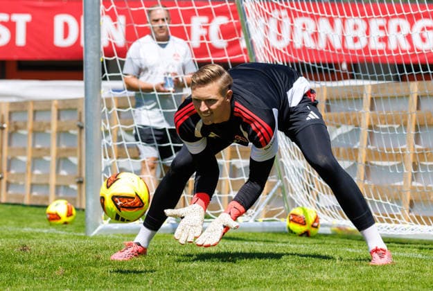 22.07.2026 - Fussball - 2. Fussball-Bundesliga - Saison 2026 2027 - 1. FC Nürnberg FCN Club - Trainingslager Sommer Sommertrainingslager Gais - Bruneck - Südtirol - Zink DaMa - xdaxmax - Jan Reichert (1, 1. FC Nürnberg FCN ) trainiert vorsichtig nach Verletzung *** July 22, 2026 Soccer 2 Bundesliga 2026–2027 Season 1 FC Nuremberg (FCN) Club Summer Training Camp Summer Training Camp in Gais, Brunico, South Tyrol Zink DaMa xdaxmax Jan Reichert 1, 1 FC Nuremberg (FCN) trains cautiously following an injury
