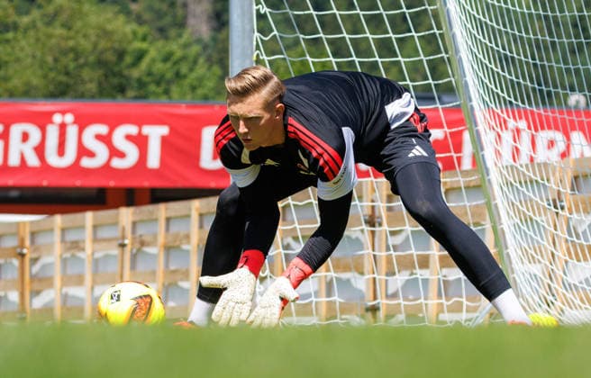 22.07.2026 - Fussball - 2. Fussball-Bundesliga - Saison 2026 2027 - 1. FC Nürnberg FCN Club - Trainingslager Sommer Sommertrainingslager Gais - Bruneck - Südtirol - Zink DaMa - xdaxmax - Jan Reichert (1, 1. FC Nürnberg FCN ) trainiert vorsichtig nach Verletzung *** July 22, 2026 Soccer 2 Bundesliga 2026–2027 Season 1 FC Nuremberg (FCN) Club Summer Training Camp Summer Training Camp in Gais, Brunico, South Tyrol Zink DaMa xdaxmax Jan Reichert 1, 1 FC Nuremberg (FCN) trains cautiously following an injury