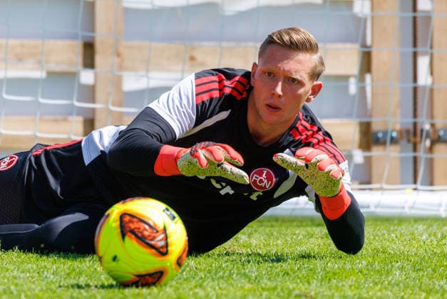 22.07.2026 - Fussball - 2. Fussball-Bundesliga - Saison 2026 2027 - 1. FC Nürnberg FCN Club - Trainingslager Sommer Sommertrainingslager Gais - Bruneck - Südtirol - Zink DaMa - xdaxmax - Jan Reichert (1, 1. FC Nürnberg FCN ) trainiert vorsichtig nach Verletzung *** July 22, 2026 Soccer 2 Bundesliga 2026–2027 Season 1 FC Nuremberg (FCN) Club Summer Training Camp Summer Training Camp in Gais, Brunico, South Tyrol Zink DaMa xdaxmax Jan Reichert 1, 1 FC Nuremberg (FCN) trains cautiously following an injury
