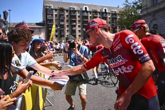 Tour de France 2026 Stage 17 VOIRON, FRANCE - JULY 22 : Veistroffer Baptiste (FRA) of Lotto - Intermarche during stage 17 of the 113rd edition of Tour de France an UCI World Tour 2.UWT cycling road race stage for Men Elite of 175 km with start in Chambery and finish in Voiron on July 22, 2026 in Voiron, France, 22 07 2026 ( Motordriver Kurt Vandenborre - Voiron France  Copyright: xGvgx