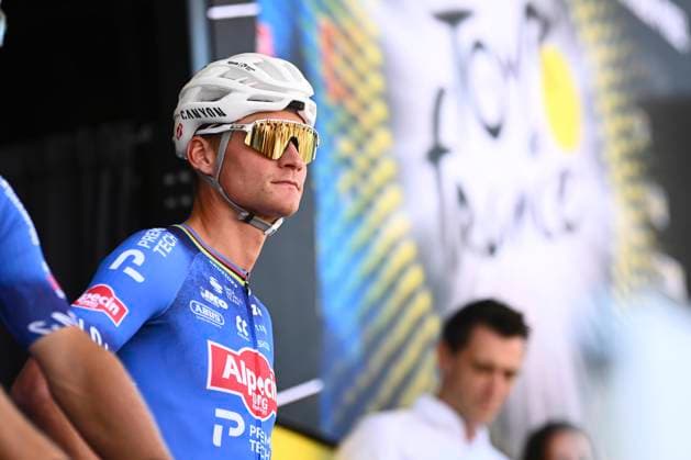 Tour de France 2026 Stage 17 VOIRON, FRANCE - JULY 22 : Van Der Poel Mathieu (NED) of Alpecin - Premier Tech during stage 17 of the 113rd edition of Tour de France an UCI World Tour 2.UWT cycling road race stage for Men Elite of 175 km with start in Chambery and finish in Voiron on July 22, 2026 in Voiron, France, 22 07 2026 ( Motordriver Kurt Vandenborre - Voiron France  Copyright: xGvgx