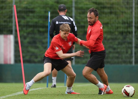 220626 Halle Saale Sachsen Anhalt Fußball Hallescher FC Halle HFC Regionalliga Nordost 4. Liga Männer Saison 2025 2026 Training Testpieler Max Herrmann Robert Berger (Hallescher FC) *** 220626 Halle, Saale, Saxony-Anhalt; Sports; Soccer; Hallescher FC Halle (HFC); Northeast Regional League 4; Men s League; 2025–2026 Season; Practice; Trial Players: Max Herrmann, Robert Berger; Hallescher FC