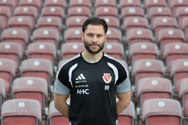 Bastian Rost (Physiotherapeut); FC Energie Cottbus; 2.Liga, Porträttermin 2026 2027 Fussball 2. Liga 2026 2027 Offizieller Portraitermin FC Energie Cottbus *** Bastian Rost, Physical Therapist for FC Energie Cottbus (2nd Division), Portrait Session 2026–2027, Soccer (2nd Division) 2026–2027, Official Portrait Session for FC Energie Cottbus