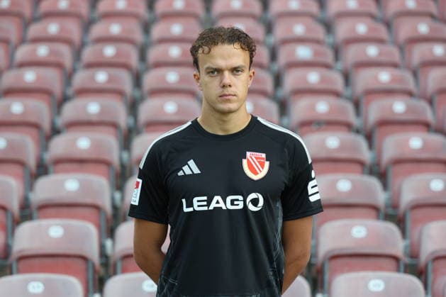 Kevin Kratzsch; FC Energie Cottbus; 2.Liga, Porträttermin 2026 2027 Fussball 2. Liga 2026 2027 Offizieller Portraitermin FC Energie Cottbus *** Kevin Kratzsch, FC Energie Cottbus, 2. Bundesliga, Portrait Session 2026–2027, Soccer, 2. Bundesliga 2026–2027, Official Portrait Session, FC Energie Cottbus