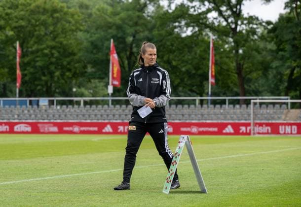 Fußball, Frauen, Saison 2026 2027, Google Pixel Frauen-Bundesliga, 1. FC Union Berlin, Trainingslager in Neuruppin, Trainerin Marie-Louise Eta (1. Frauen 1. FC Union), 22.07. 2026, *** Soccer, Women, 2026–2027 Season, Google Pixel Women s Bundesliga, 1. FC Union Berlin, Training Camp in Neuruppin, Coach Marie Louise Eta, 1. FC Union Women s Team, July 22, 2026, Copyright: xMatthiasxKochx