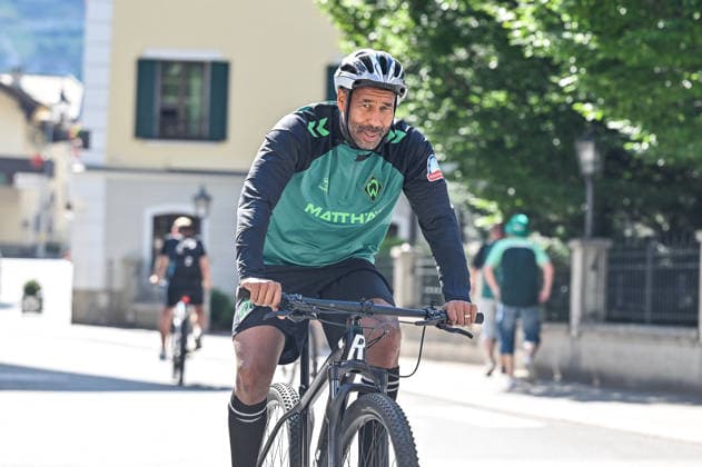 22.07.2026, AUT, Fußball, Herren, 1. Bundesliga, Trainingslager, Saison 2026 2027, Zell am Ziller, SV Werder Bremen Trainer Daniel Thioune (Werder Bremen) Zell am Ziller Parkstadion Tirol Österreich *** July 22, 2026, Austria, Soccer, Men s, 1. Bundesliga, Training Camp, 2026–2027 Season, Zell am Ziller, SV Werder Bremen Coach Daniel Thioune Werder Bremen Zell am Ziller Parkstadion Tyrol Austria Copyright: xNordphotox xHafnerx