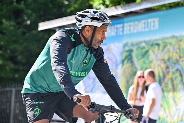 22.07.2026, AUT, Fußball, Herren, 1. Bundesliga, Trainingslager, Saison 2026 2027, Zell am Ziller, SV Werder Bremen Trainer Daniel Thioune (Werder Bremen) Zell am Ziller Parkstadion Tirol Österreich *** July 22, 2026, Austria, Soccer, Men s, 1. Bundesliga, Training Camp, 2026–2027 Season, Zell am Ziller, SV Werder Bremen Coach Daniel Thioune Werder Bremen Zell am Ziller Parkstadion Tyrol Austria Copyright: xNordphotox xHafnerx