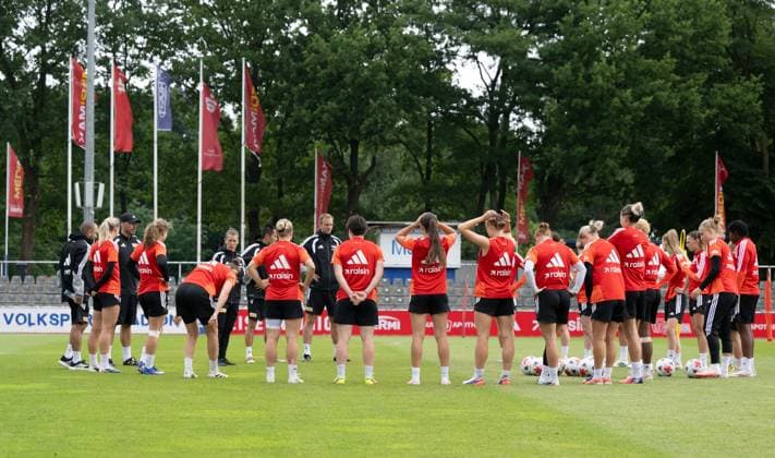 Fußball, Frauen, Saison 2026 2027, Google Pixel Frauen-Bundesliga, 1. FC Union Berlin, Trainingslager in Neuruppin, Ansprache Trainerin Marie-Louise Eta (1. Frauen 1. FC Union), 22.07. 2026, *** Soccer, Women, 2026–2027 Season, Google Pixel Women s Bundesliga, 1. FC Union Berlin, Training Camp in Neuruppin, Speech by Coach Marie Louise Eta of the 1. FC Union Women s Team, July 22, 2026, Copyright: xMatthiasxKochx