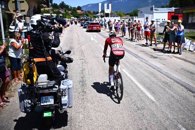 Tour de France 2026 Stage 17 VOIRON, FRANCE - JULY 22 : Veistroffer Baptiste (FRA) of Lotto - Intermarche during stage 17 of the 113rd edition of Tour de France an UCI World Tour 2.UWT cycling road race stage for Men Elite of 175 km with start in Chambery and finish in Voiron on July 22, 2026 in Voiron, France, 22 07 2026 ( Motordriver Kurt Vandenborre - Voiron France  Copyright: xGvgx