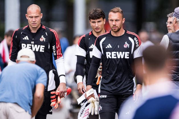 COLOGNE, GERMANY - JULY 22: Matthias Koebbing (Köbbing, Kobbing, 1. FC Koeln, 44) and Marvin Schwaebe (Schwäbe, Schwabe, 1. FC Koeln, 1) walking through the fans before a training session of season 2026 27 at Geissbockheim on July 22, 2026 in Cologne, Germany. North Rhine Westphalia Germany Copyright: xSteffiexWunderlx