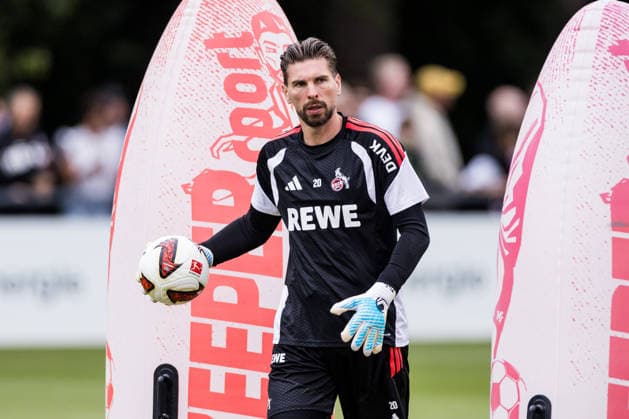 COLOGNE, GERMANY - JULY 22: Ron-Robert Zieler (1. FC Koeln, 20) holding a ball during a training session of season 2026 27 at Geissbockheim on July 22, 2026 in Cologne, Germany. North Rhine Westphalia Germany Copyright: xSteffiexWunderlx