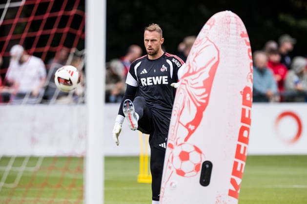 COLOGNE, GERMANY - JULY 22: Marvin Schwaebe (Schwäbe, Schwabe, 1. FC Koeln, 1) kicking a ball during a training session of season 2026 27 at Geissbockheim on July 22, 2026 in Cologne, Germany. North Rhine Westphalia Germany Copyright: xSteffiexWunderlx