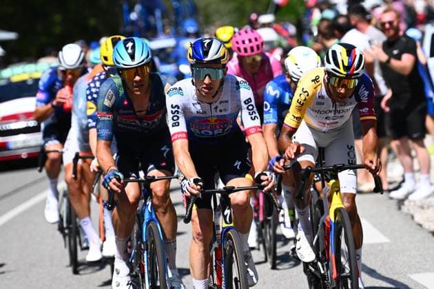 Tour de France 2026 Stage 17 VOIRON, FRANCE - JULY 22 : Hindley Jai (AUS) of Red Bull - BORA - Hansgrohe,Bernal Egan (COL) of Netcompany INEOS during stage 17 of the 113rd edition of Tour de France an UCI World Tour 2.UWT cycling road race stage for Men Elite of 175 km with start in Chambery and finish in Voiron on July 22, 2026 in Voiron, France, 22 07 2026 ( Motordriver Kurt Vandenborre - Voiron France  Copyright: xGvgx